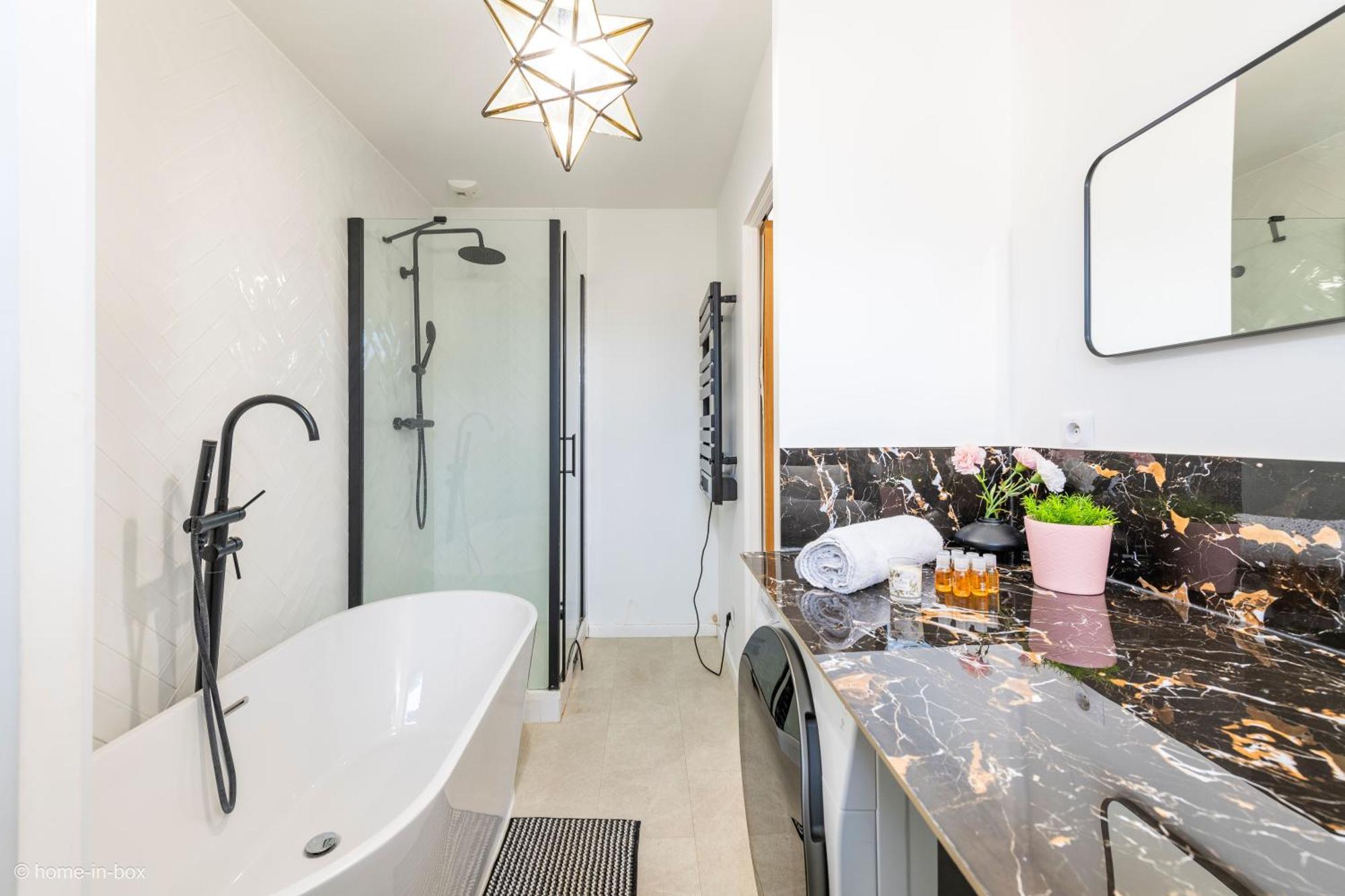 Maison Design 2 Ch Proche Cdg, Paris